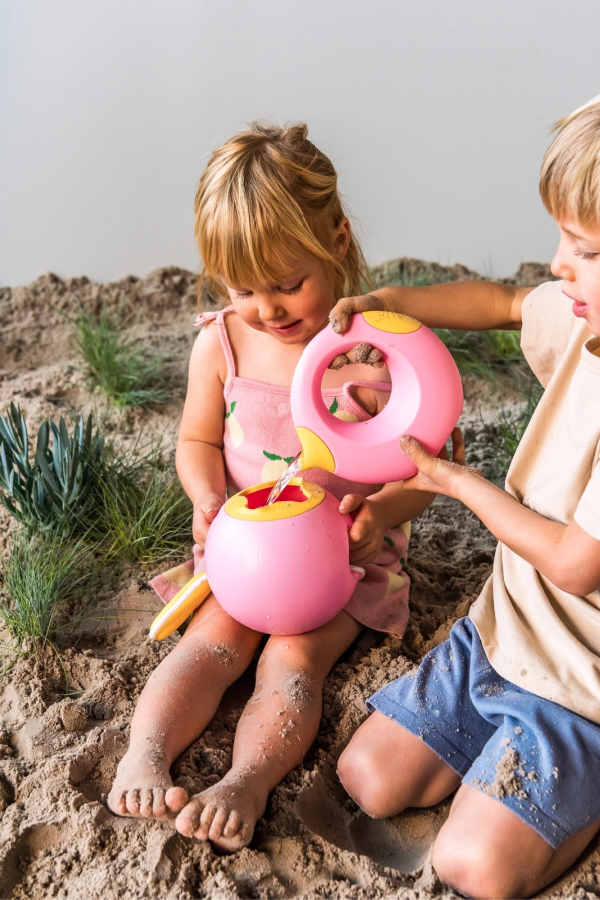 No Spill Mini Beach Bucket in Banana Pink