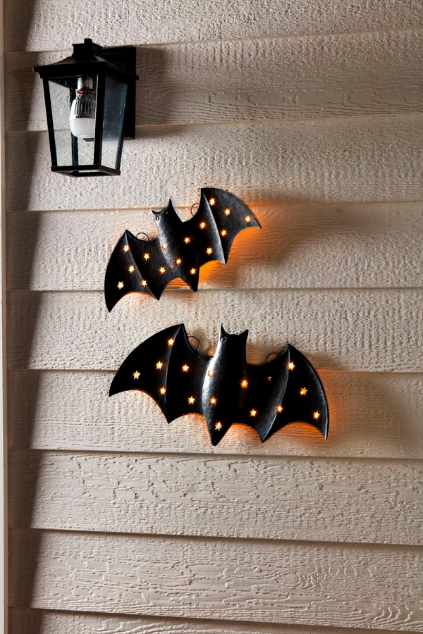Light Up Metal Bat Decor