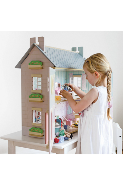 Bay Tree Wooden Doll House